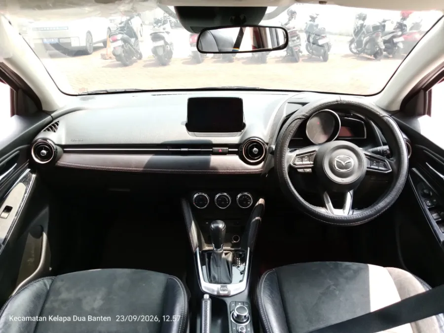 Foto Mobil Bekas Dashboard Mazda 2 1.5 tahun 2017