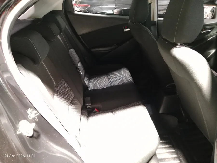 Foto Mobil Bekas Kabin Belakang Mazda 2 1.5 tahun 2017