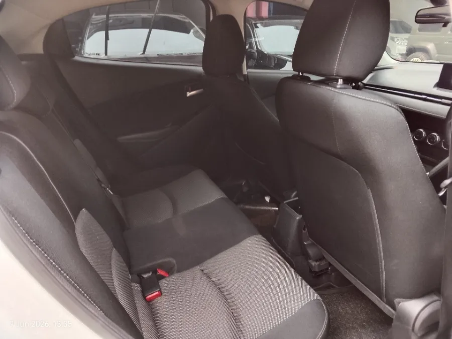 Foto Mobil Bekas Kabin Belakang Mazda 2 1.5 tahun 2017