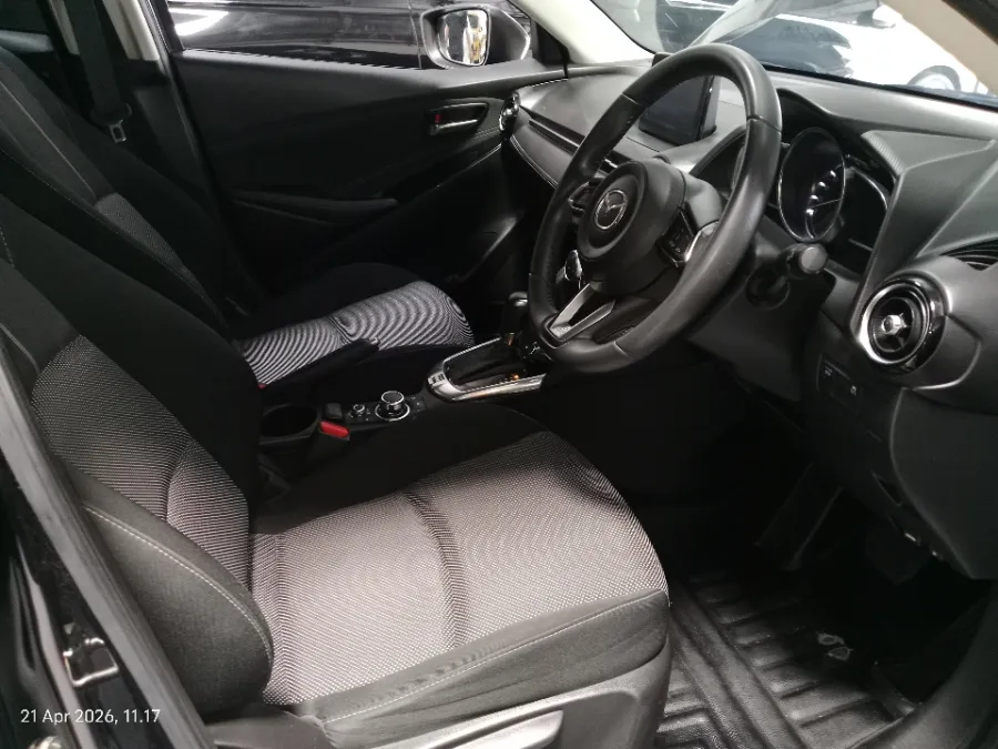 Foto Mobil Bekas Kabin Depan Mazda 2 1.5 tahun 2017