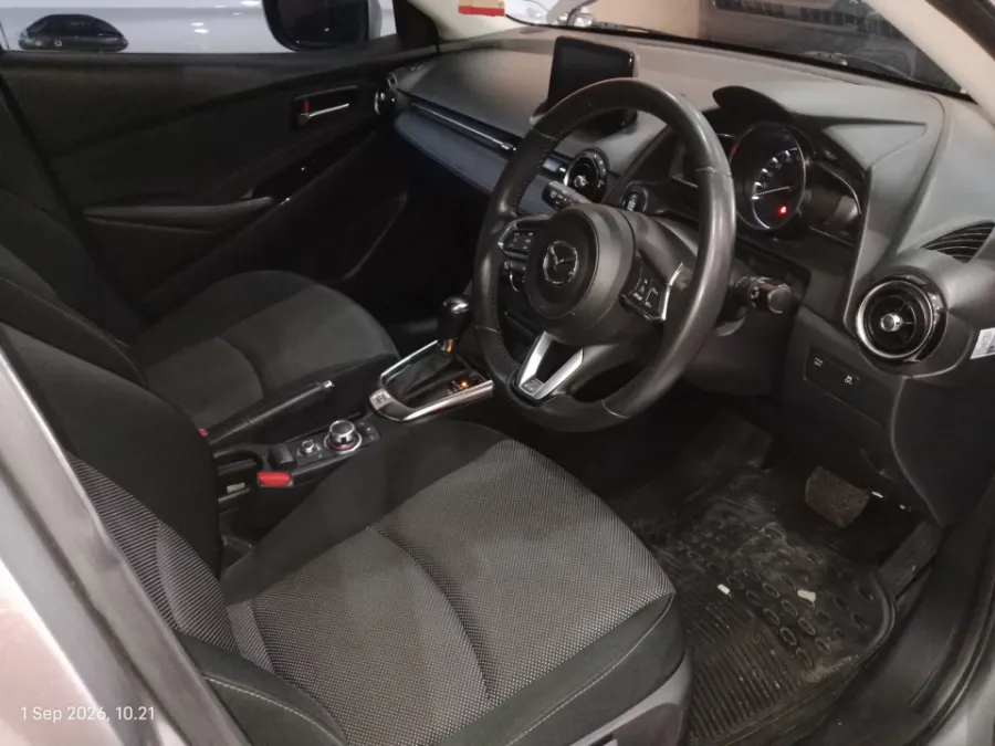 Foto Mobil Bekas Kabin Depan Mazda 2 1.5 tahun 2017