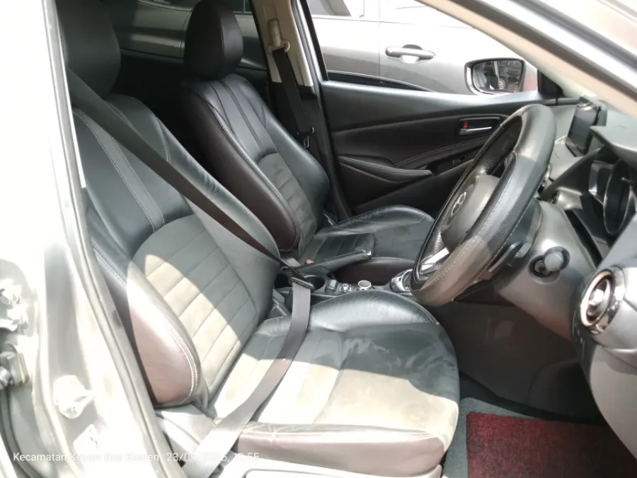 Foto Mobil Bekas Kabin Depan Mazda 2 1.5 tahun 2017