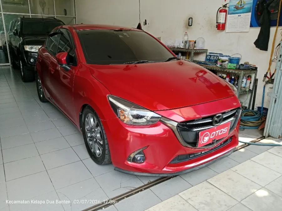Foto Mobil Bekas Kanan Depan Mazda 2 1.5 tahun 2017