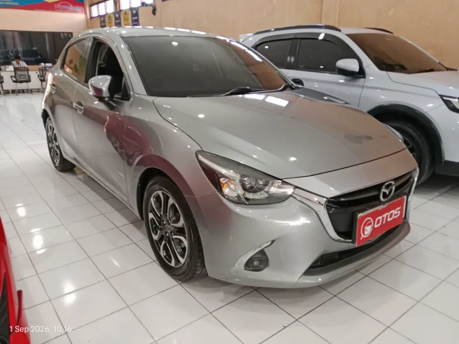 Foto Mobil Bekas Kanan Depan Mazda 2 1.5 tahun 2017