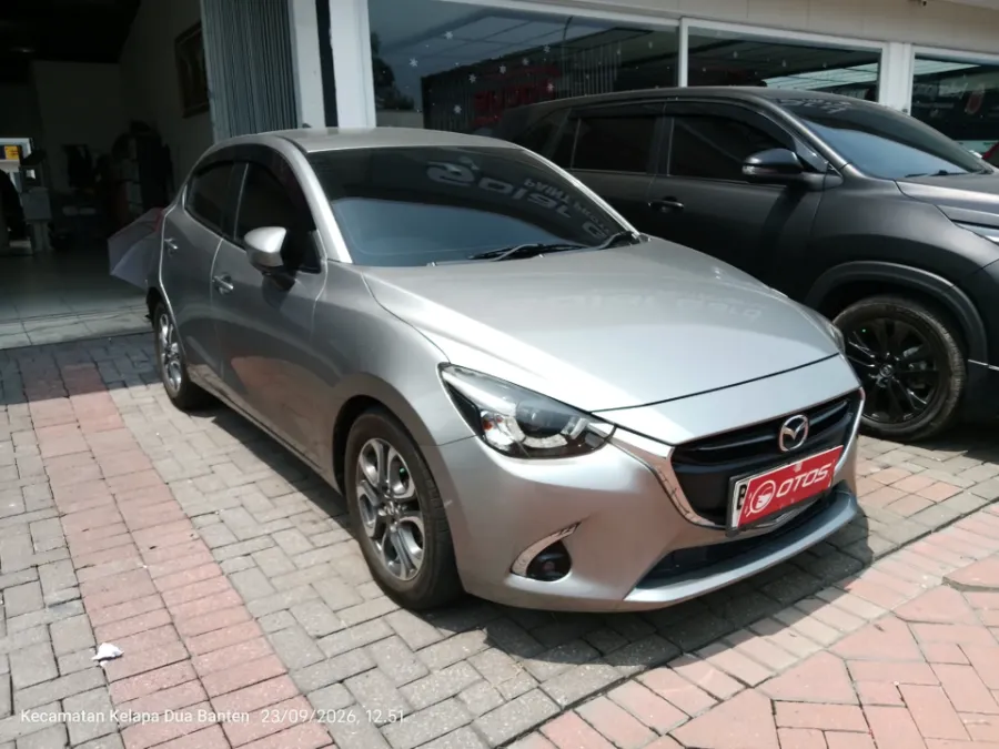 Foto Mobil Bekas Kanan Depan Mazda 2 1.5 tahun 2017