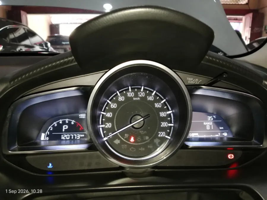 Foto Mobil Bekas Odometer Mazda 2 1.5 tahun 2017