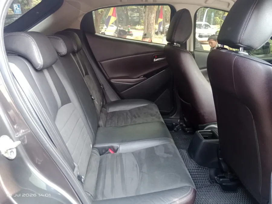 Foto Mobil Bekas Kabin Belakang Mazda 2 1.5 tahun 2018