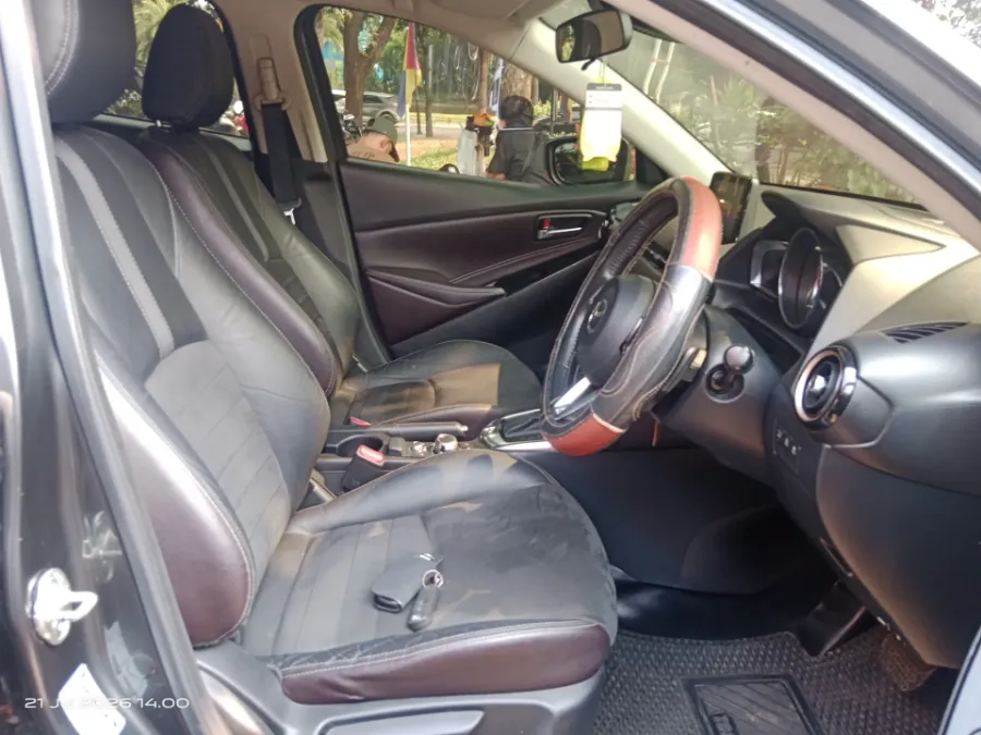 Foto Mobil Bekas Kabin Depan Mazda 2 1.5 tahun 2018