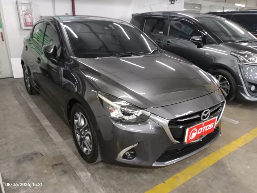 Foto Mobil Bekas Kanan Depan Mazda 2 1.5 tahun 2018