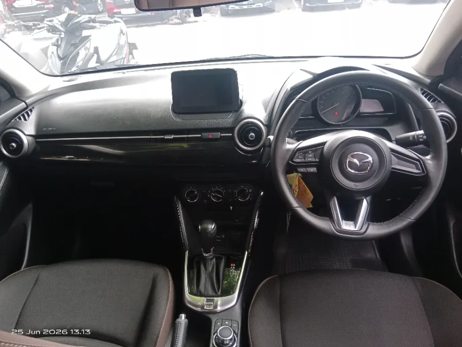 Foto Mobil Bekas Dashboard Mazda 2 1.5 tahun 2019