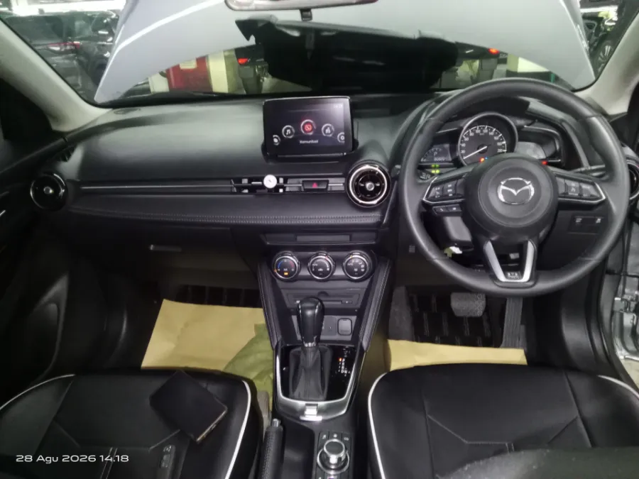 Foto Mobil Bekas Dashboard Mazda 2 1.5 tahun 2019