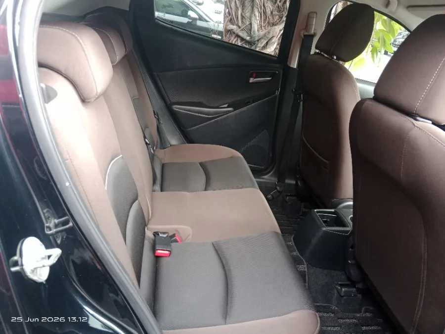Foto Mobil Bekas Kabin Belakang Mazda 2 1.5 tahun 2019