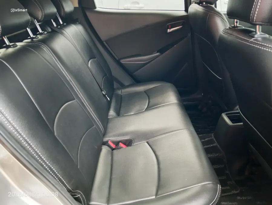 Foto Mobil Bekas Kabin Belakang Mazda 2 1.5 tahun 2019