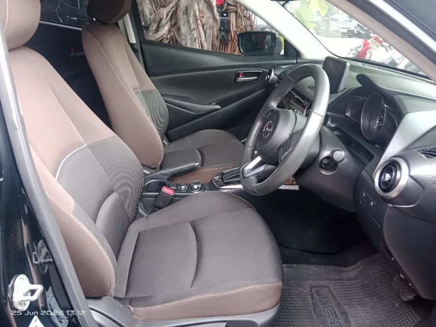 Foto Mobil Bekas Kabin Depan Mazda 2 1.5 tahun 2019