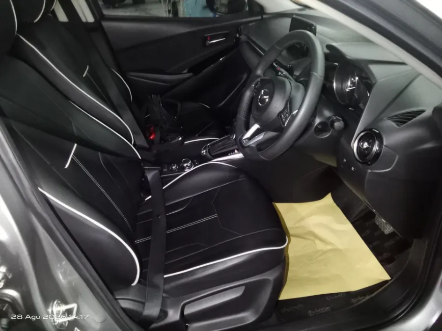 Foto Mobil Bekas Kabin Depan Mazda 2 1.5 tahun 2019