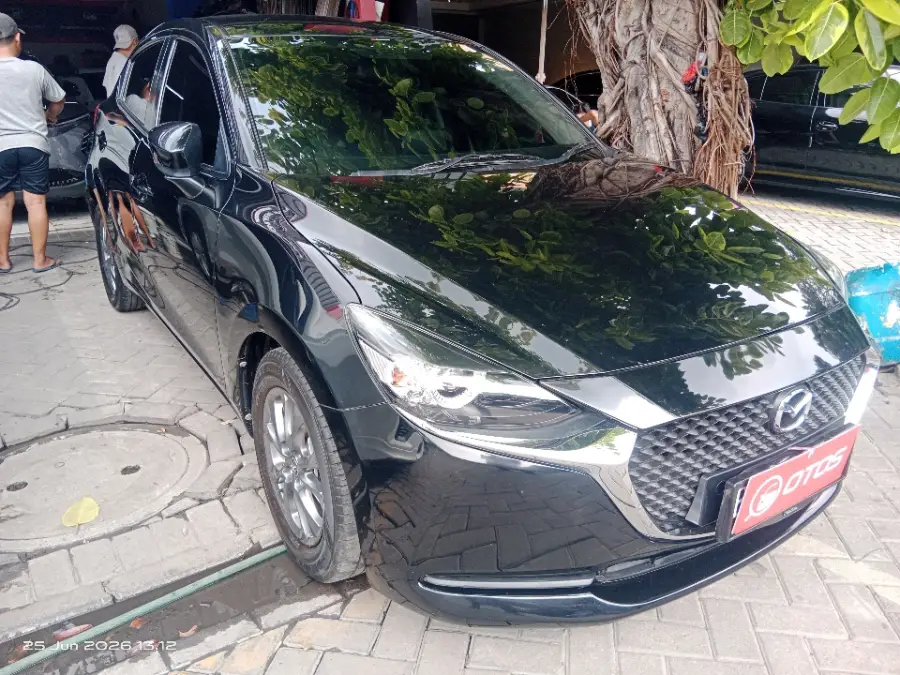 Foto Mobil Bekas Kanan Depan Mazda 2 1.5 tahun 2019