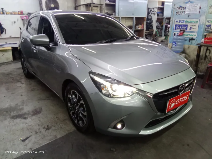 Foto Mobil Bekas Kanan Depan Mazda 2 1.5 tahun 2019