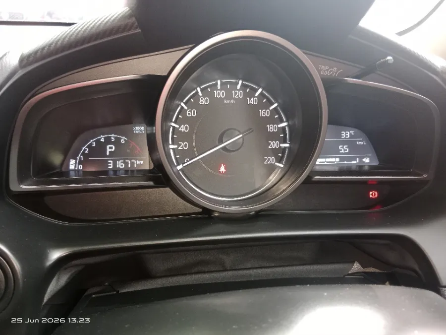 Foto Mobil Bekas Odometer Mazda 2 1.5 tahun 2019