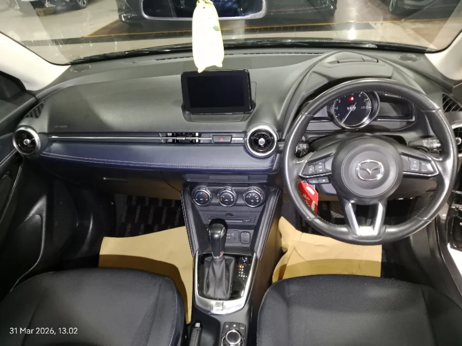 Foto Mobil Bekas Dashboard Mazda 2 1.5 tahun 2020