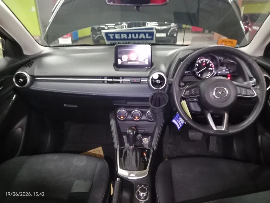 Foto Mobil Bekas Dashboard Mazda 2 1.5 tahun 2020