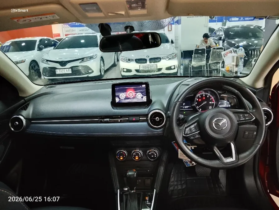 Foto Mobil Bekas Dashboard Mazda 2 1.5 tahun 2020