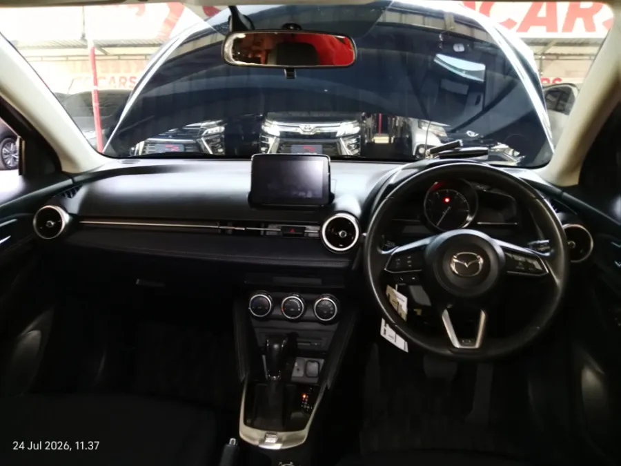 Foto Mobil Bekas Dashboard Mazda 2 1.5 tahun 2020