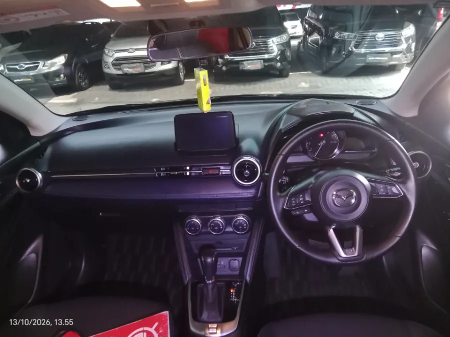 Foto Mobil Bekas Dashboard Mazda 2 1.5 tahun 2020