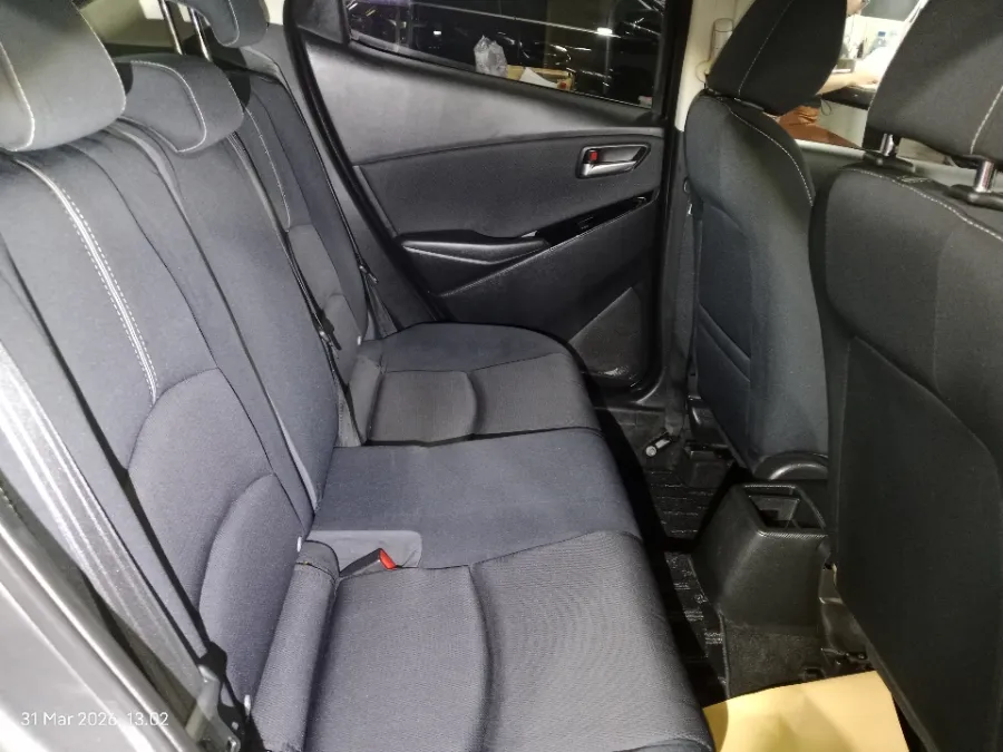 Foto Mobil Bekas Kabin Belakang Mazda 2 1.5 tahun 2020