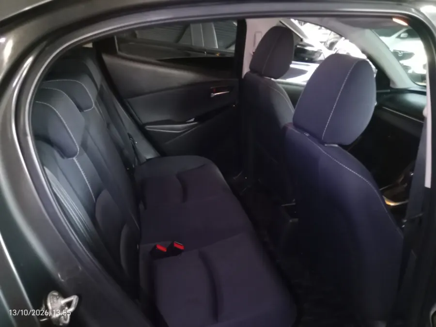 Foto Mobil Bekas Kabin Belakang Mazda 2 1.5 tahun 2020