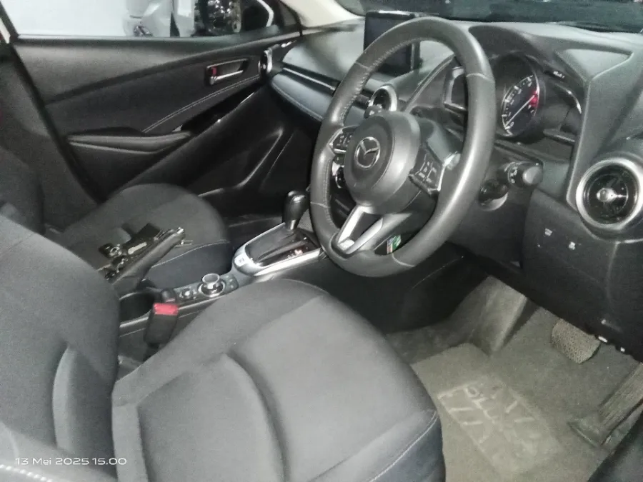 Foto Mobil Bekas Kabin Depan Mazda 2 1.5 tahun 2020