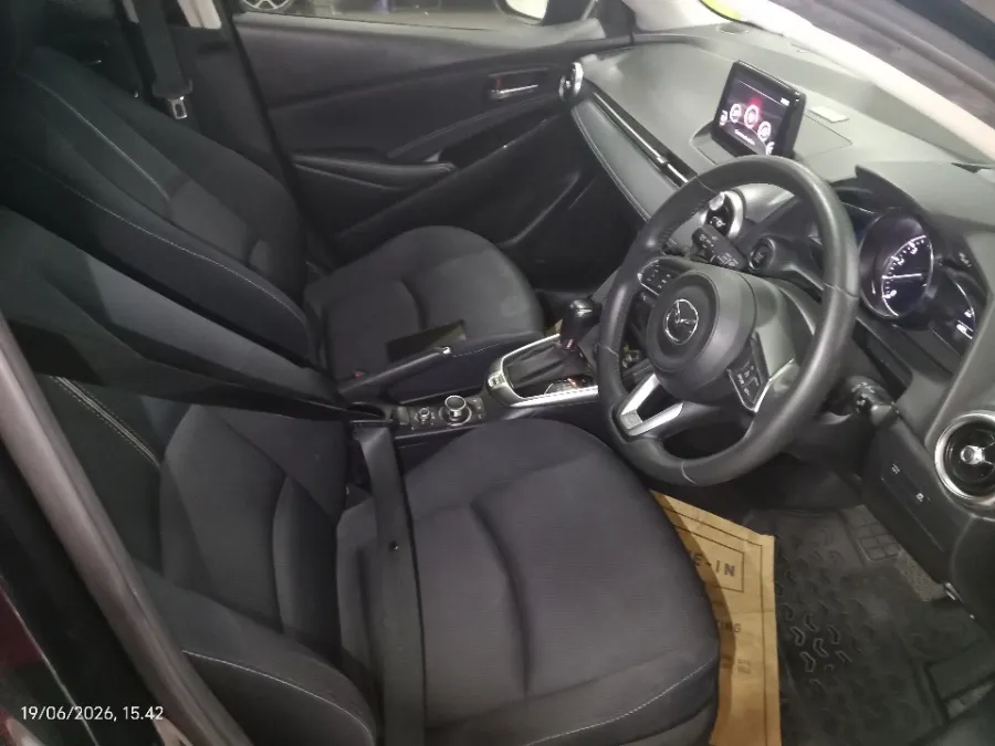 Foto Mobil Bekas Kabin Depan Mazda 2 1.5 tahun 2020
