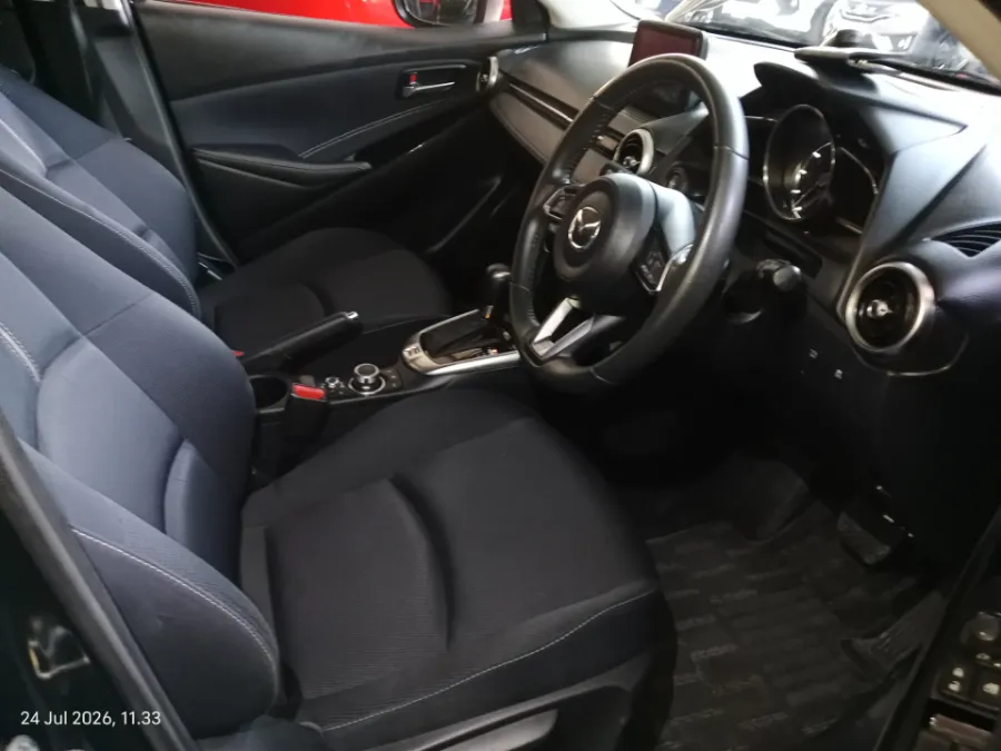 Foto Mobil Bekas Kabin Depan Mazda 2 1.5 tahun 2020