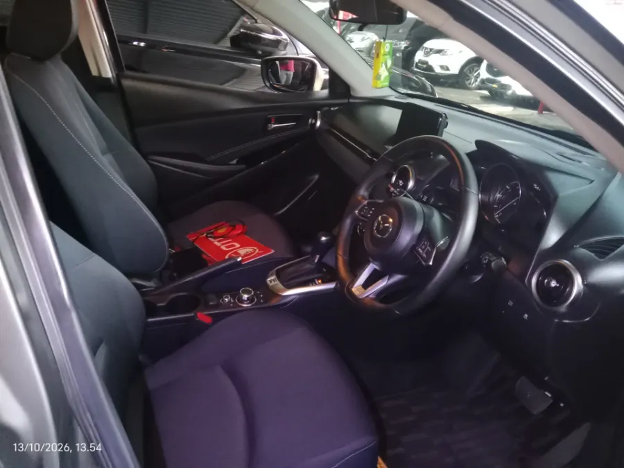 Foto Mobil Bekas Kabin Depan Mazda 2 1.5 tahun 2020
