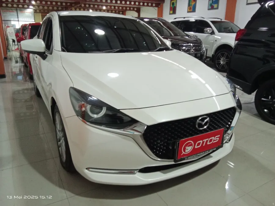 Foto Mobil Bekas Kanan Depan Mazda 2 1.5 tahun 2020