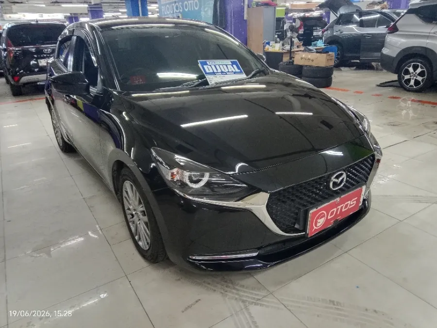 Foto Mobil Bekas Kanan Depan Mazda 2 1.5 tahun 2020
