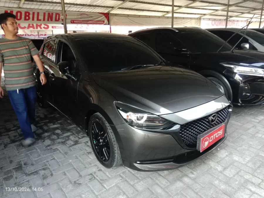 Foto Mobil Bekas Kanan Depan Mazda 2 1.5 tahun 2020