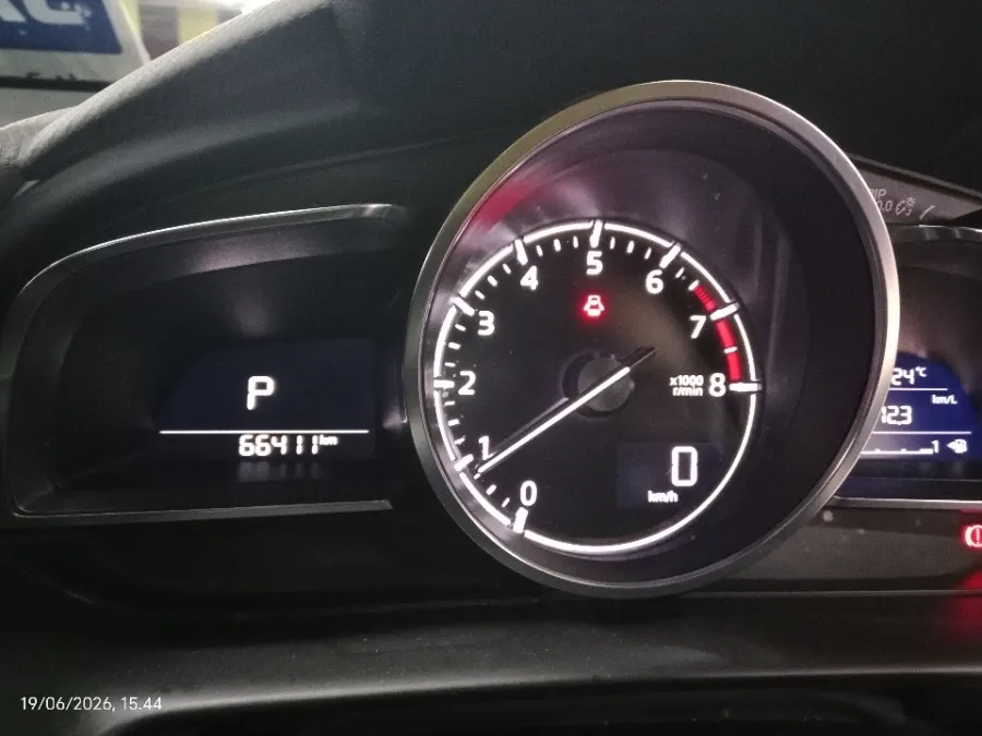Foto Mobil Bekas Odometer Mazda 2 1.5 tahun 2020