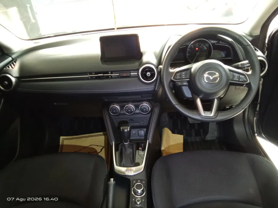 Foto Mobil Bekas Dashboard Mazda 2 1.5 tahun 2021