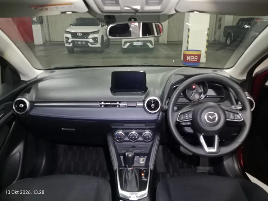 Foto Mobil Bekas Dashboard Mazda 2 1.5 tahun 2021