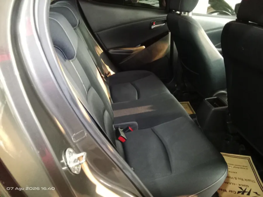 Foto Mobil Bekas Kabin Belakang Mazda 2 1.5 tahun 2021