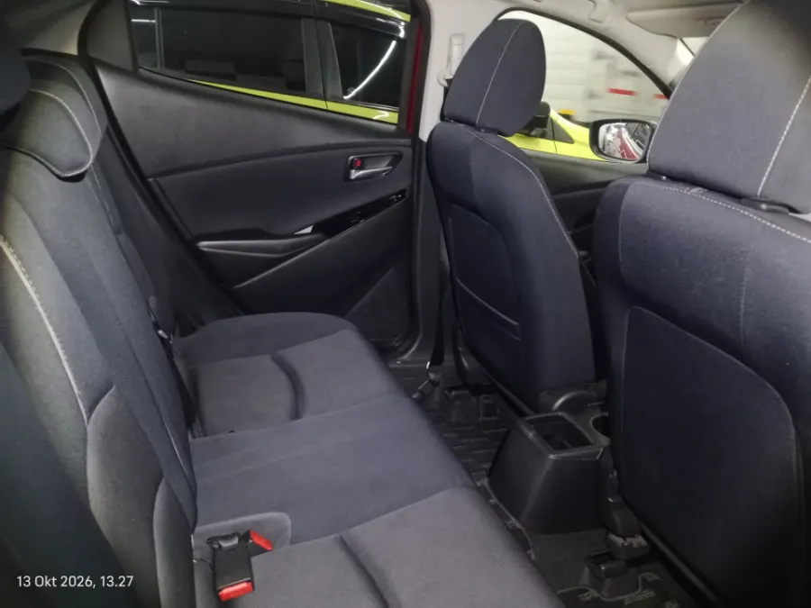 Foto Mobil Bekas Kabin Belakang Mazda 2 1.5 tahun 2021
