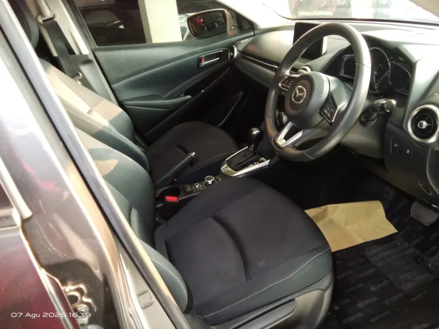 Foto Mobil Bekas Kabin Depan Mazda 2 1.5 tahun 2021