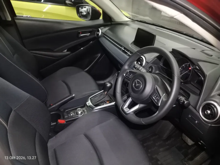 Foto Mobil Bekas Kabin Depan Mazda 2 1.5 tahun 2021