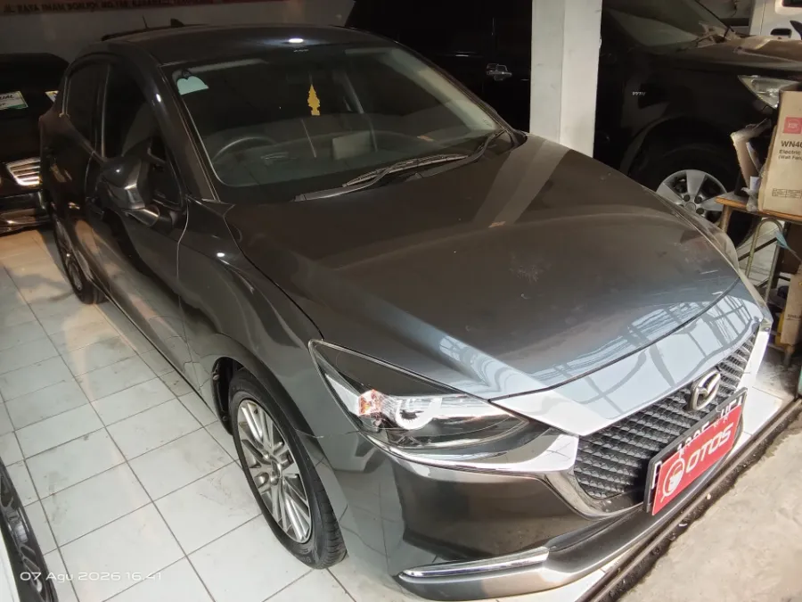 Foto Mobil Bekas Kanan Depan Mazda 2 1.5 tahun 2021