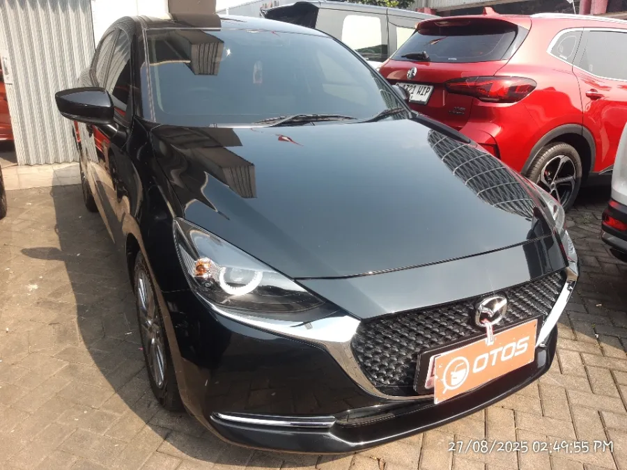 Foto Mobil Bekas Kanan Depan Mazda 2 1.5 tahun 2022