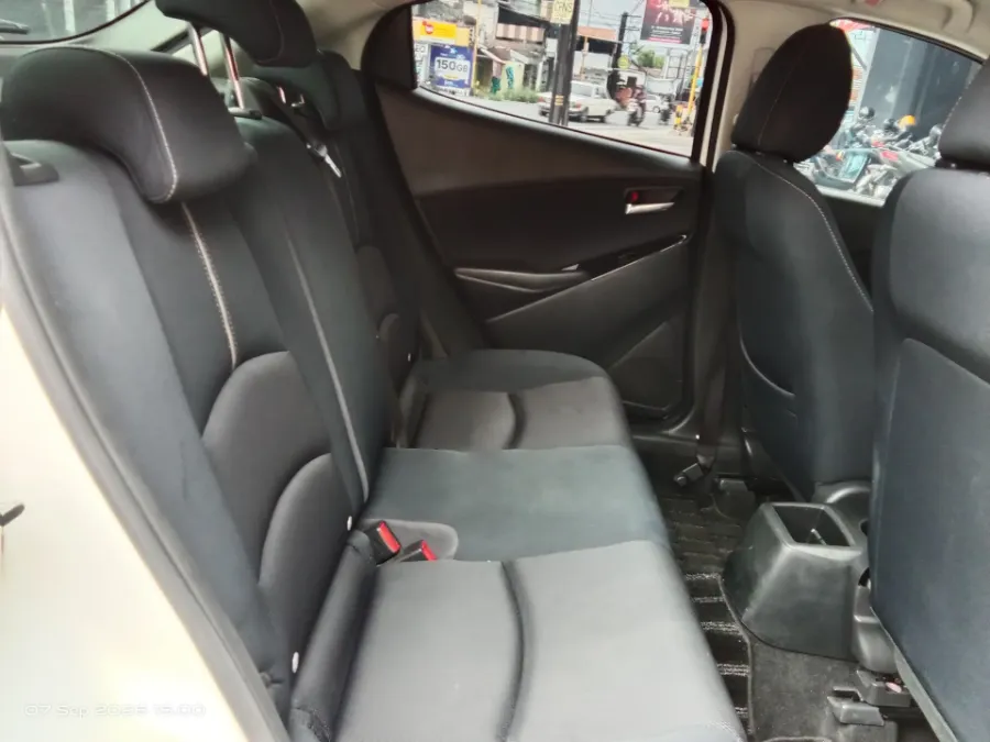 Foto Mobil Bekas Kabin Belakang Mazda 2 1.5 GT tahun 2019