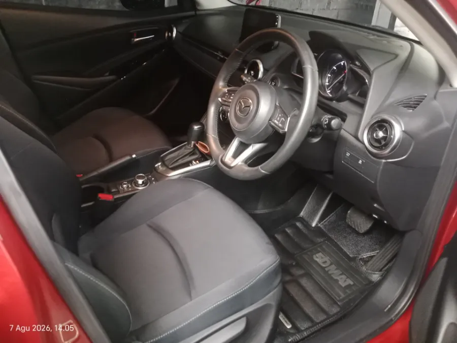 Foto Mobil Bekas Kabin Depan Mazda 2 1.5 R tahun 2020