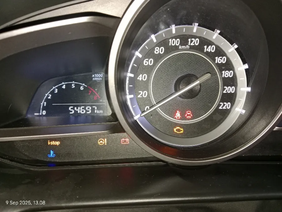 Foto Mobil Bekas Odometer Mazda 2 1.5 Skyactiv tahun 2014