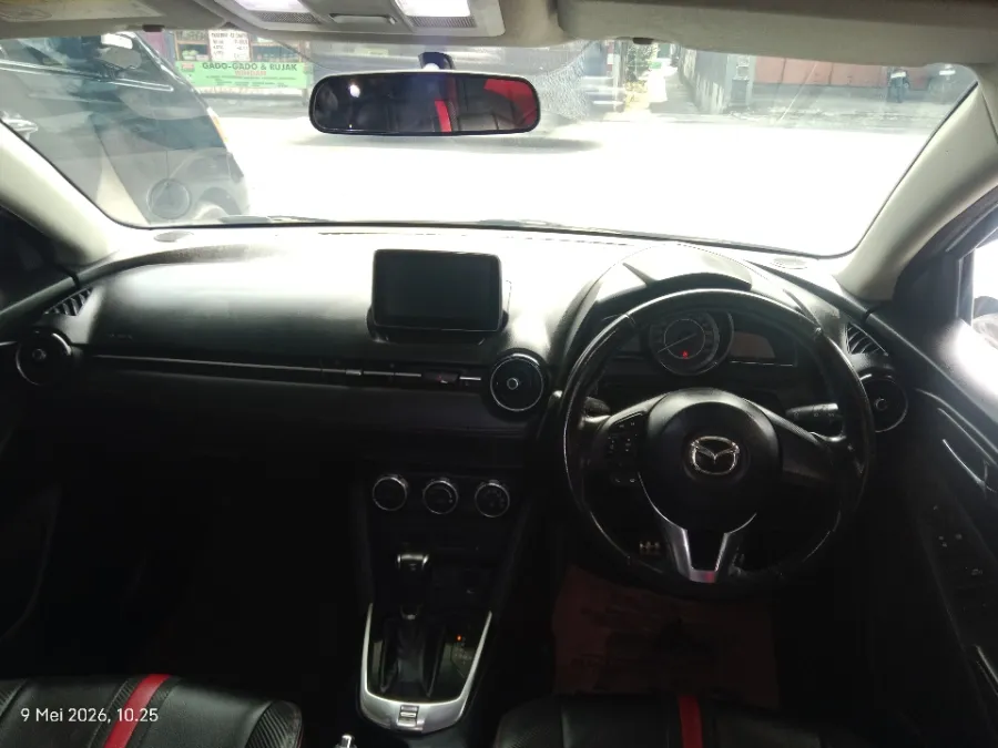 Foto Mobil Bekas Dashboard Mazda 2 1.5 Skyactiv tahun 2016