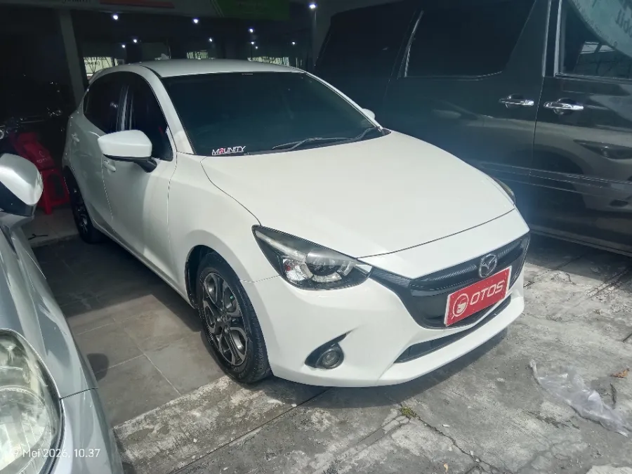 Foto Mobil Bekas Kanan Depan Mazda 2 1.5 Skyactiv tahun 2016